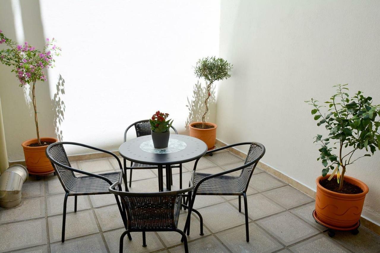 Quiet Urban Studio With Private Backyard Thessaloniki Exterior photo